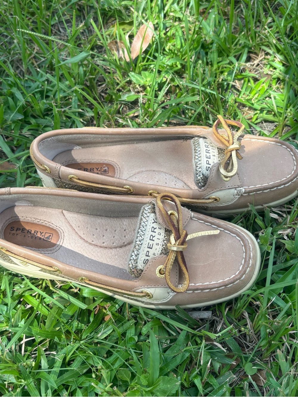 Sperry Women’s Two-Tone Tan and Cream Leather Moccasins Size 6
